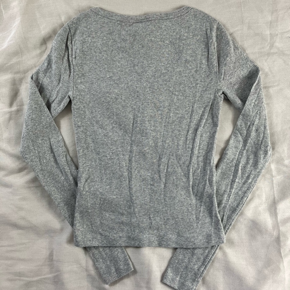 Aritzia Grey TNA Home Stretch Rib Acoustic Henley L/S Shirt - Picture 5 of 5